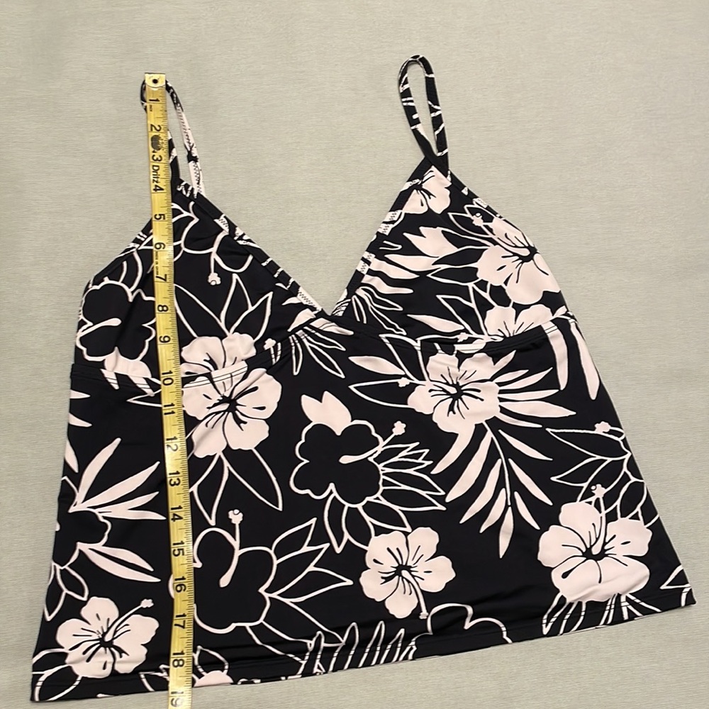 Old Navy Swimsuit Top. - Picture 7 of 10